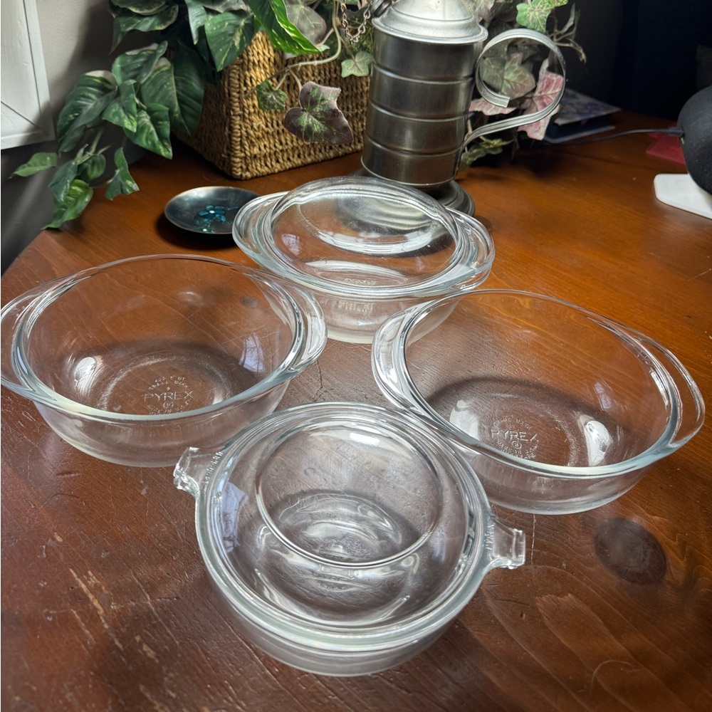PYREX borosilicate vintage bowls with lids